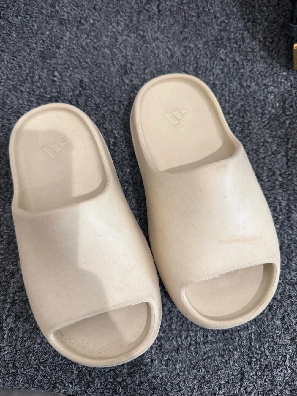 Yeezy Kids Cream Slide Sandals